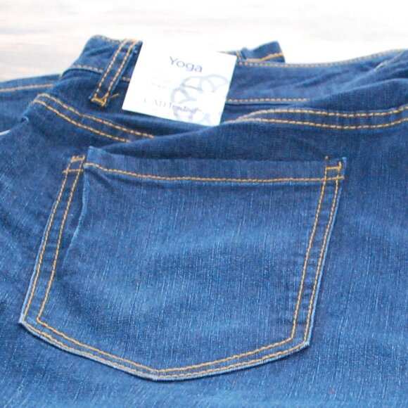 Catherines Yoga Stretch Shaped Capri NWT 0X 14/16W - Picture 2 of 7